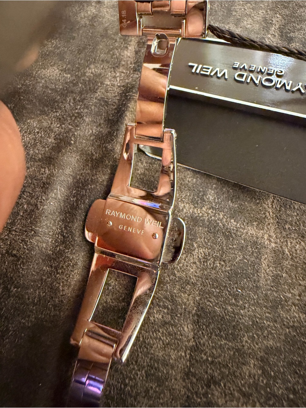 Men's Accessory Identification - Picture 7 of 9